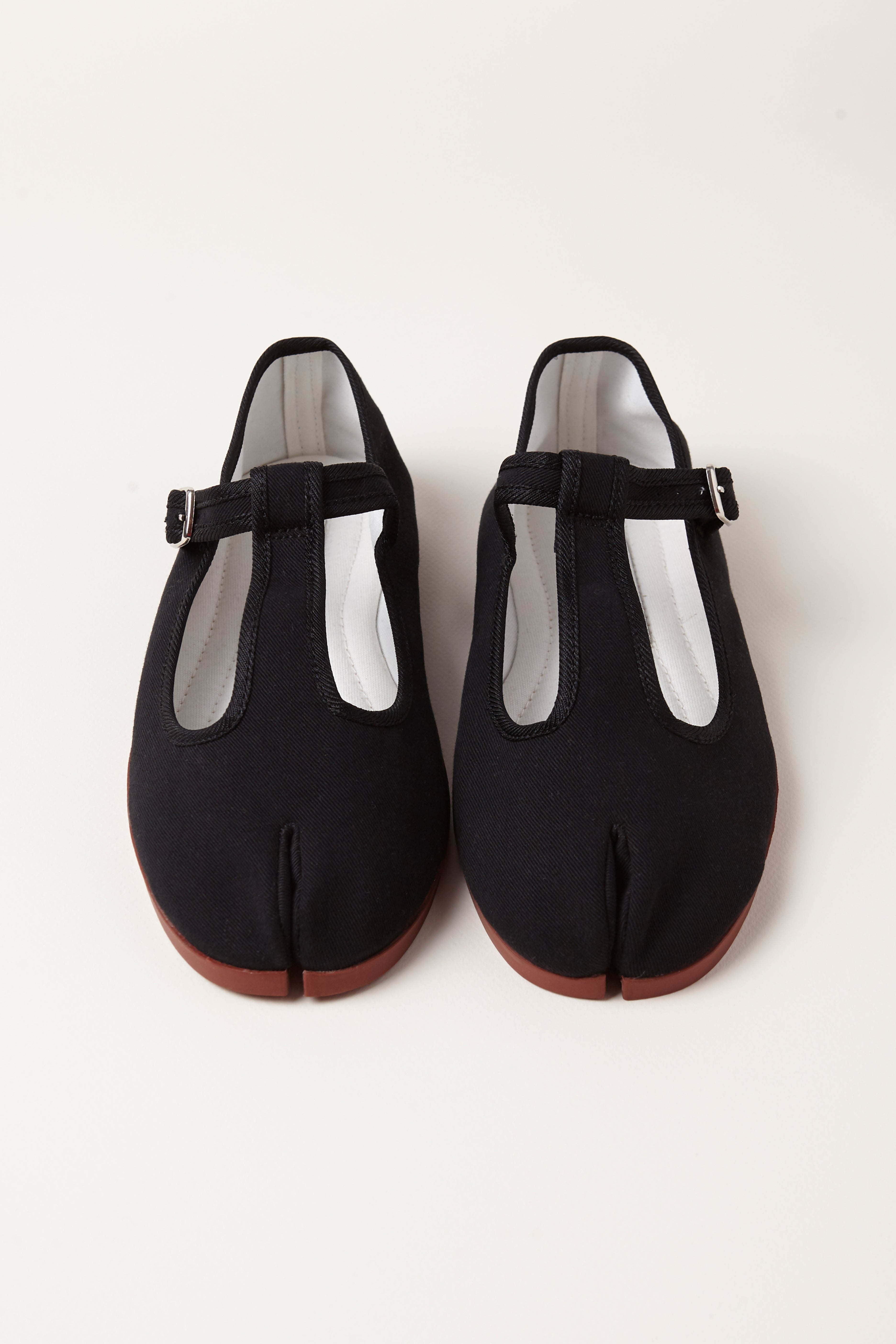 TRB#001 from the front, both shoes showing the split tabi toe and terracotta soles.